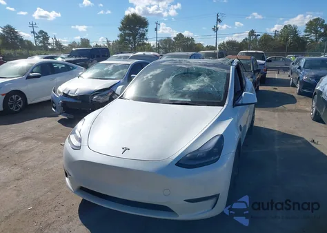2022 Tesla Model Y Performance Dual Motor All-Wheel Drive z USA, uszkodzony, nr VIN 7SAYGDEF1NF372350